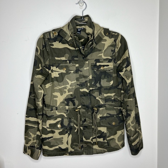 Windsor Jackets & Blazers - WINDSOR Camo zip up utility/military/cargo style jacket. Detachable hood. Med.